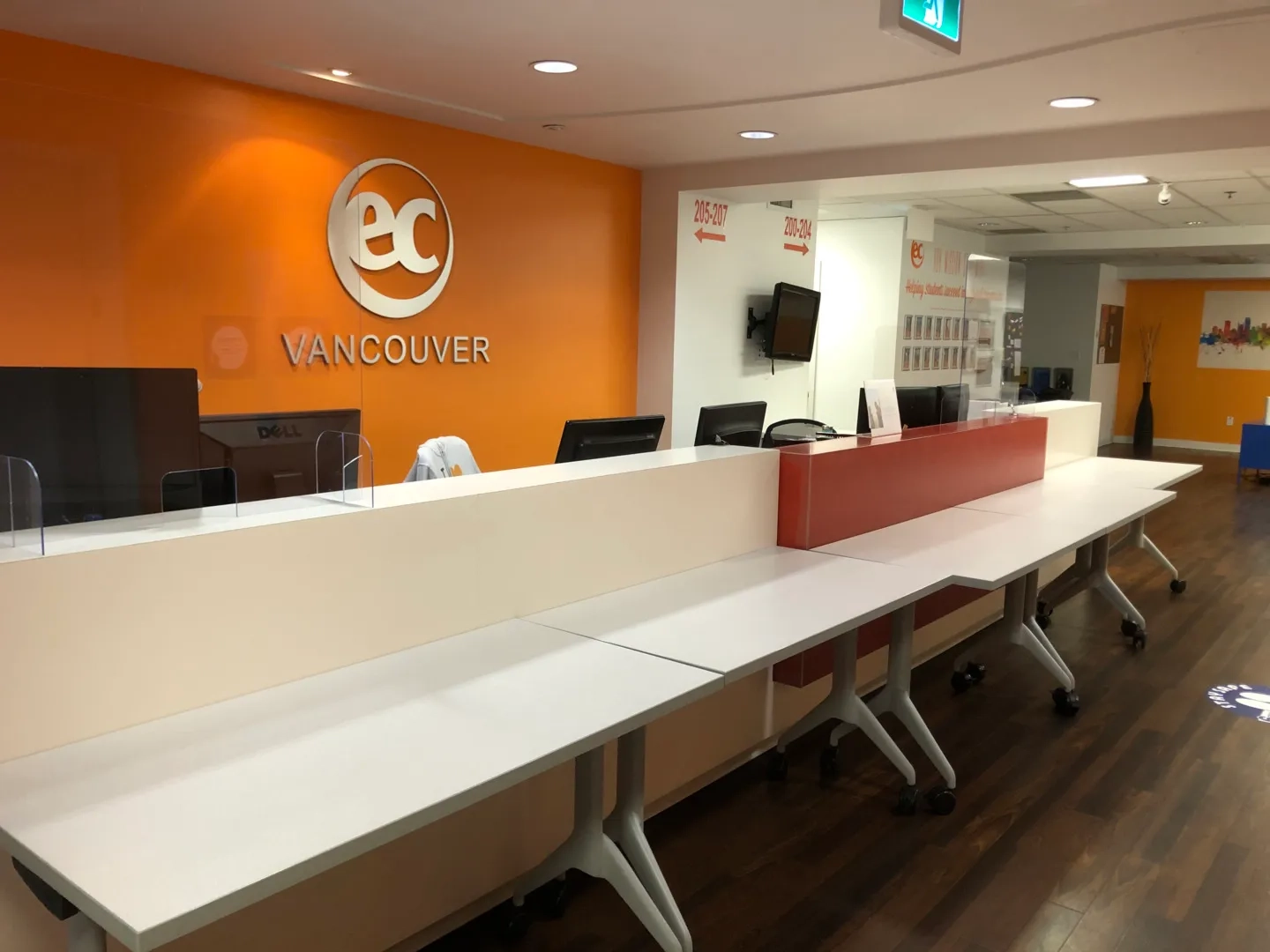 EC-Vancouver-estudiar-ingles-en-el-extranjero-adultos-british-summer-c3.webp