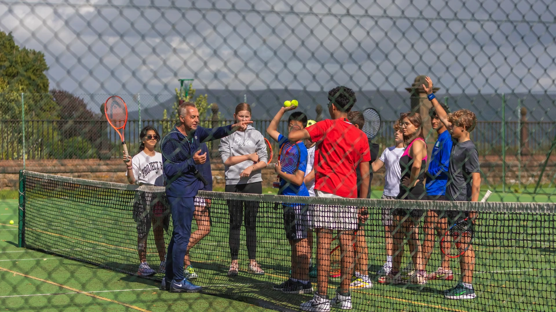 curso-de-ingles-y-tenis-estudiar-ingles-en-el-extranjero-british-summer-cu4.webp