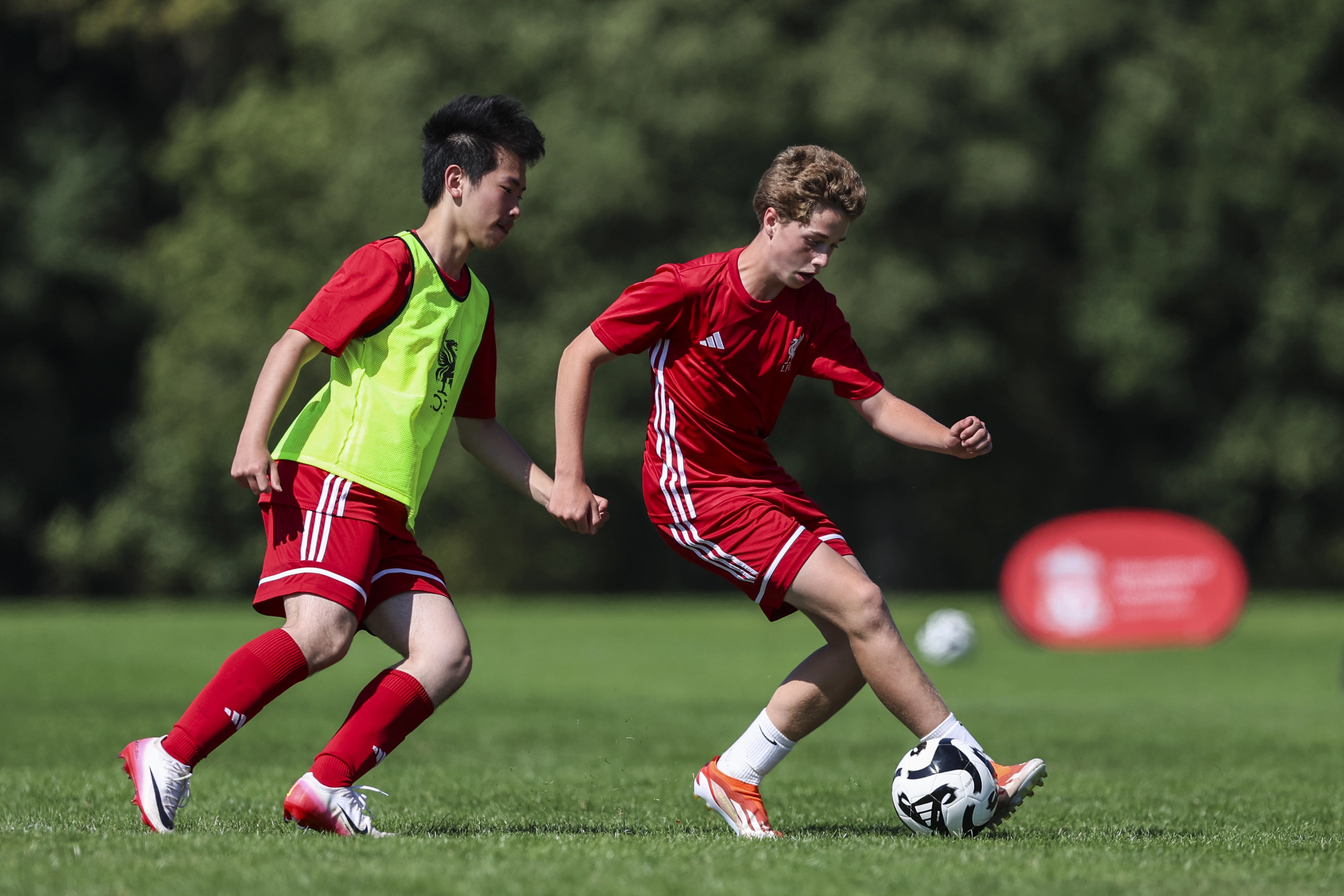 liverpool-fc-football-performance-camps-13-17-yo-estudiar-ingles-en-el-extranjero-study-fuera-cu2.webp